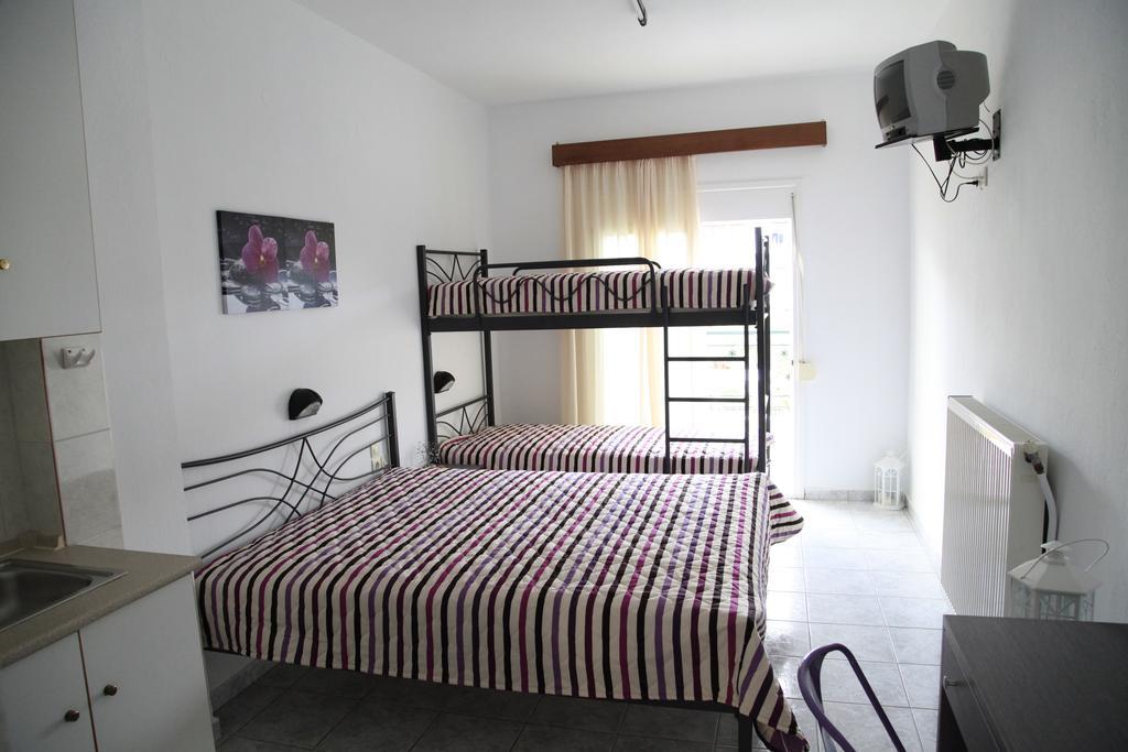 Vicky Rooms Paralia Dionysiou Phòng bức ảnh