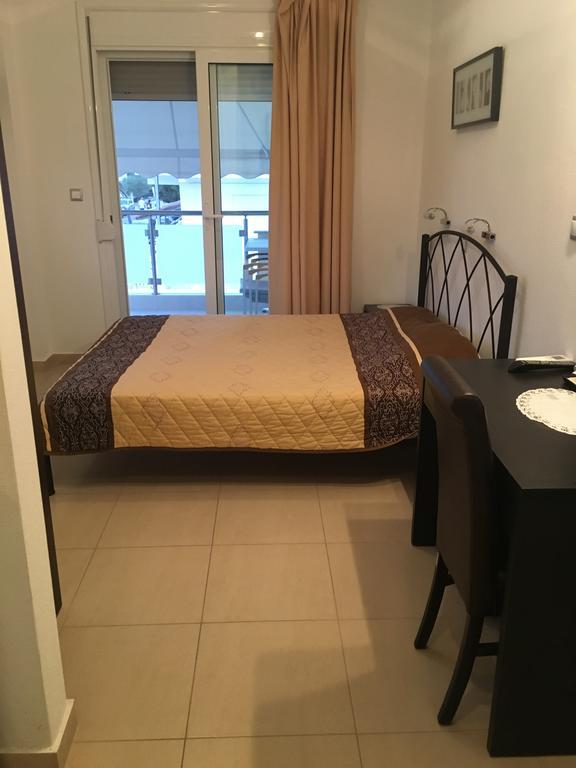 Vicky Rooms Paralia Dionysiou Ngoại thất bức ảnh