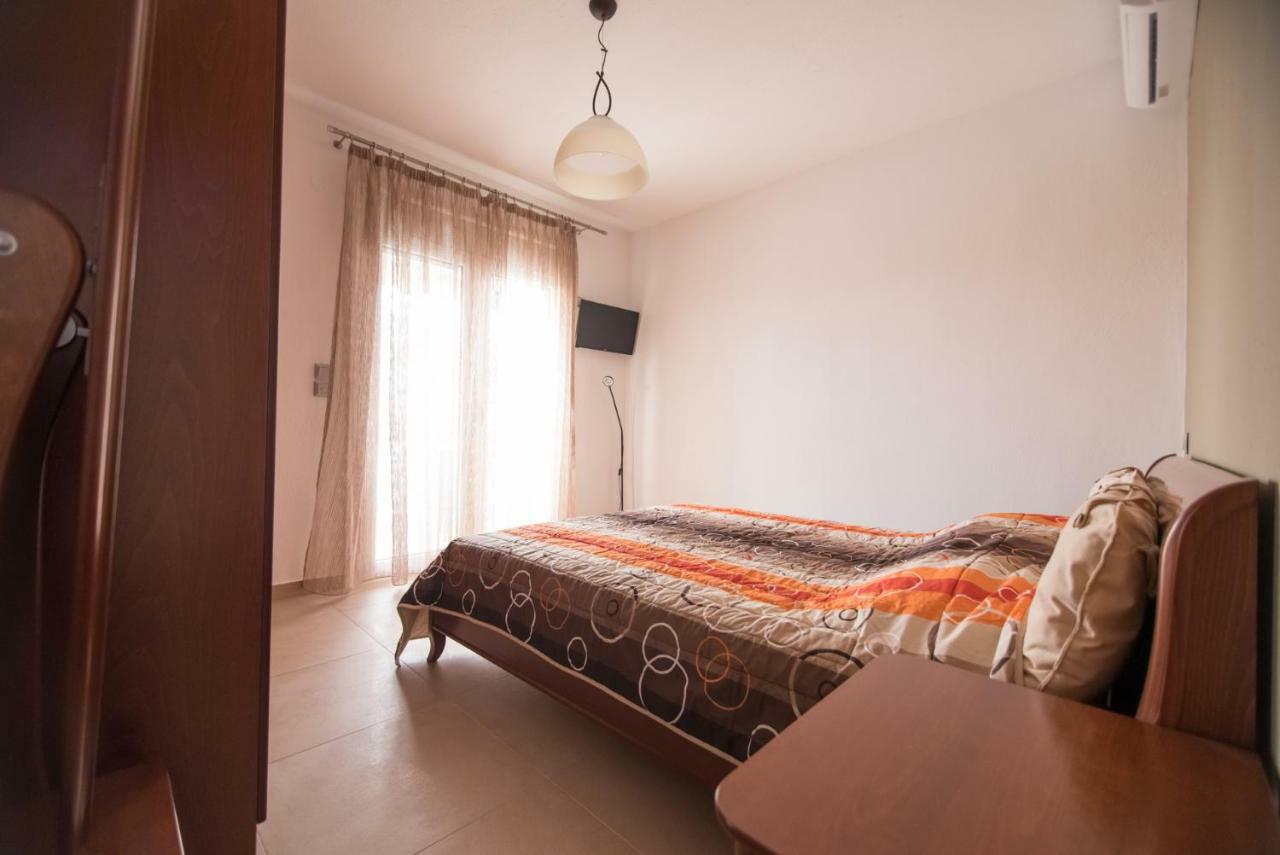 Vicky Rooms Paralia Dionysiou Ngoại thất bức ảnh