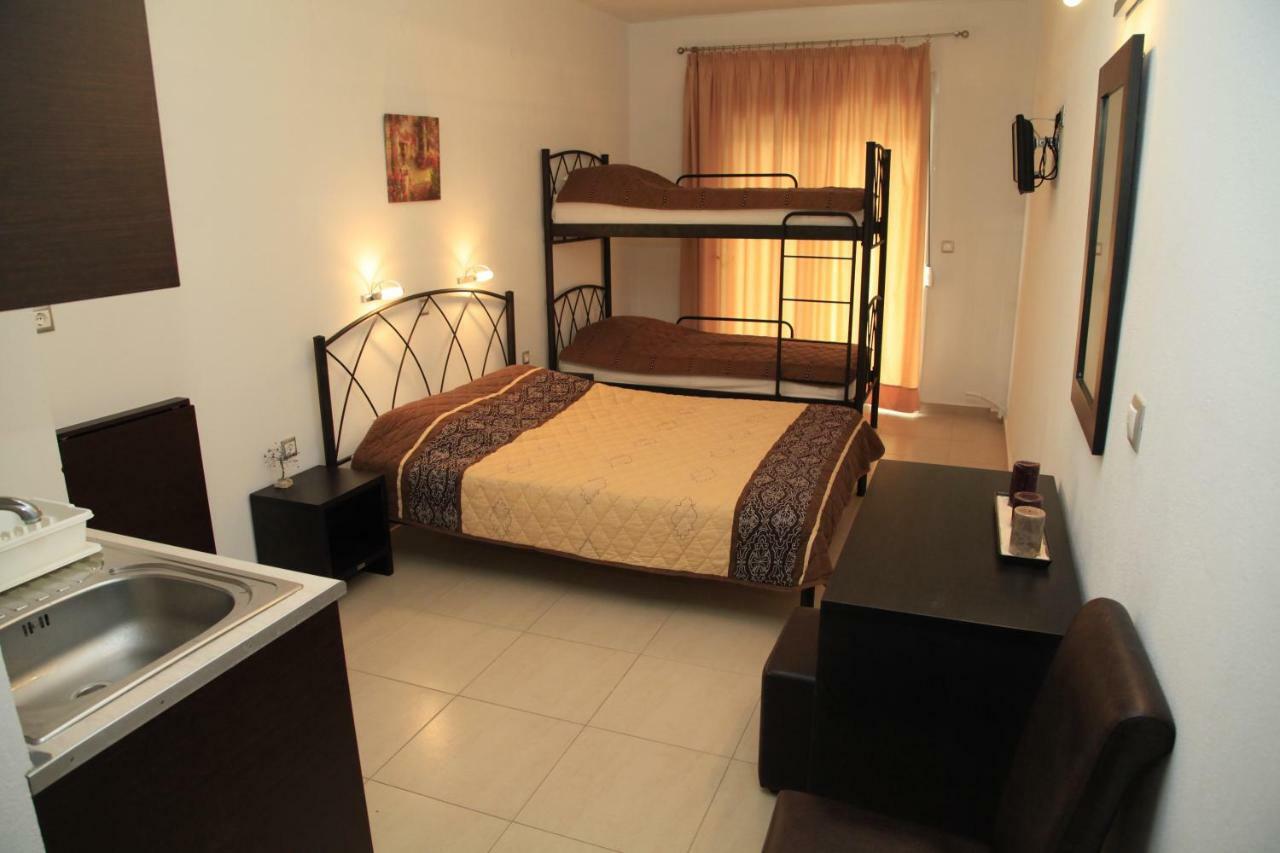 Vicky Rooms Paralia Dionysiou Ngoại thất bức ảnh