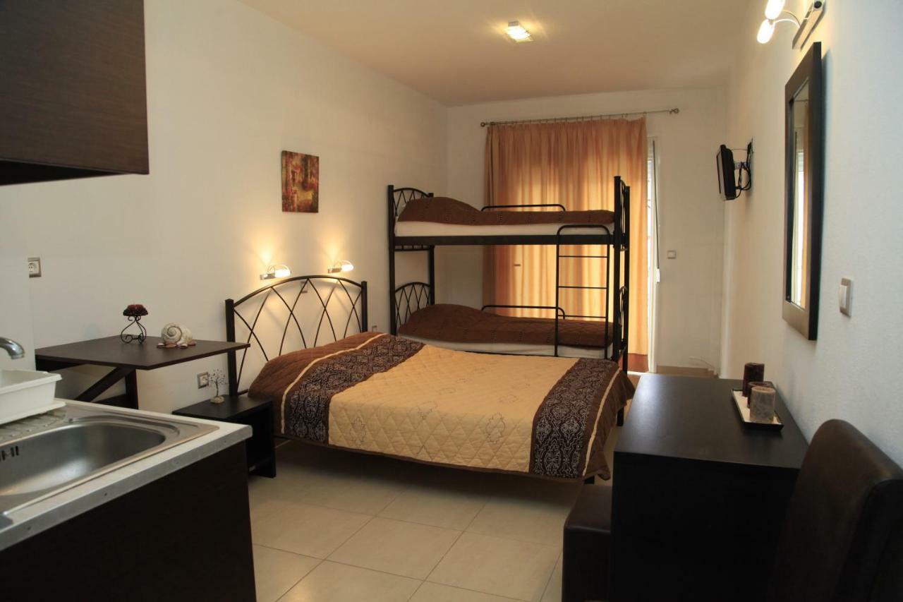 Vicky Rooms Paralia Dionysiou Ngoại thất bức ảnh