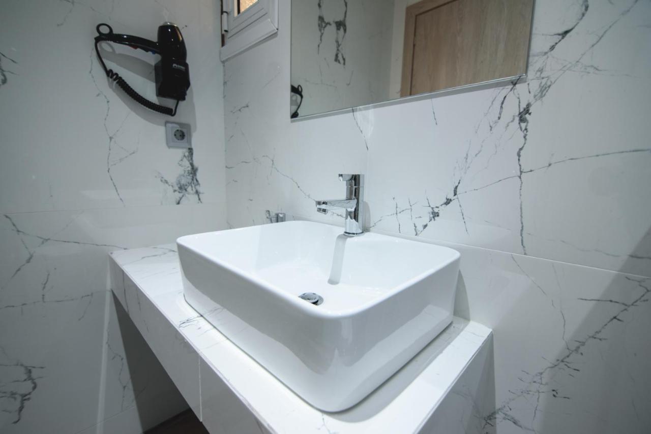 Vicky Rooms Paralia Dionysiou Ngoại thất bức ảnh